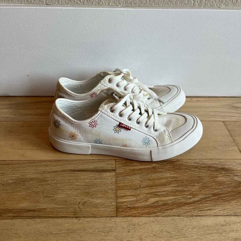 Levi’s Anika Flower Sneakers